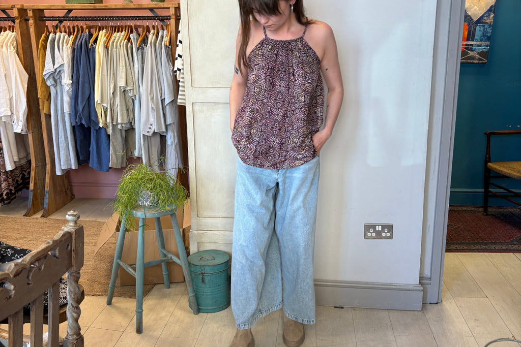 How To Wear Chelsea Boots With Jeans: Relaxed Yet Polished Style