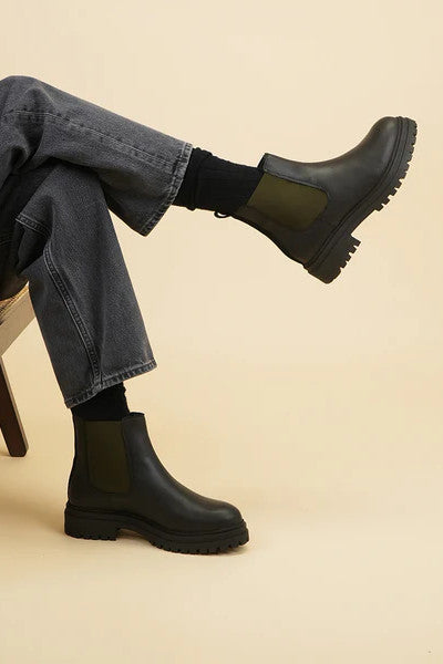 Esska Yolla Black Chunky Leather Boots